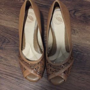 Cute Nurture tan peep toe heels size 6
